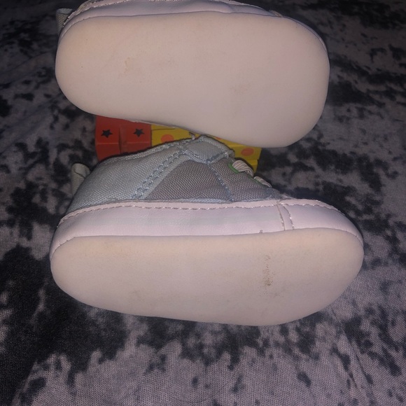Newborn Tennis Shoes w/ Velcro - Picture 3 of 4